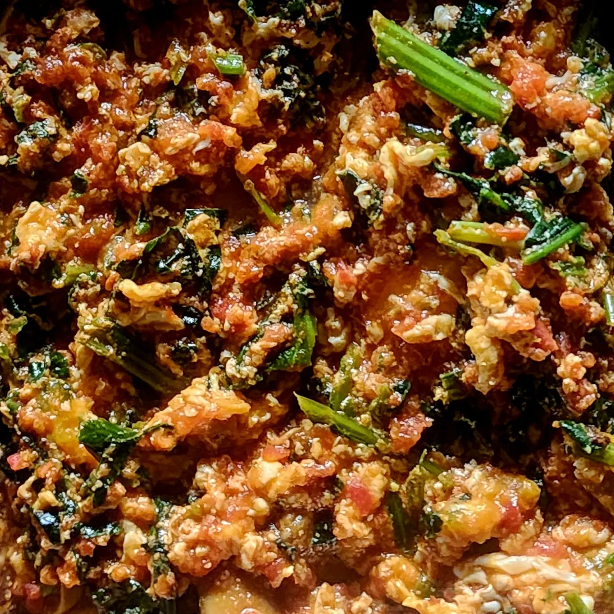 اسفناج و قارچ با سس گوجه