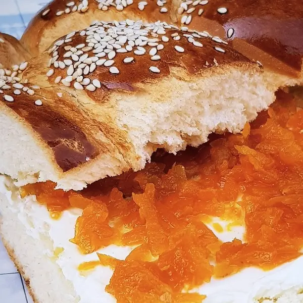 نان گیسو پنیر مخصوص و مربا هویج