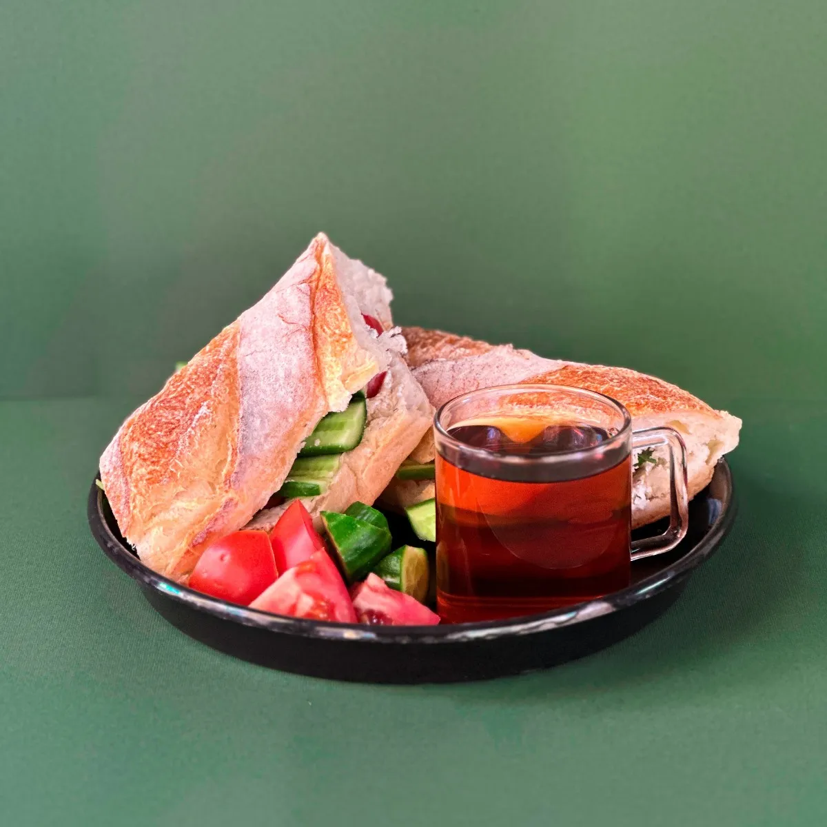 ساندویچ پنیر خیار گوجه